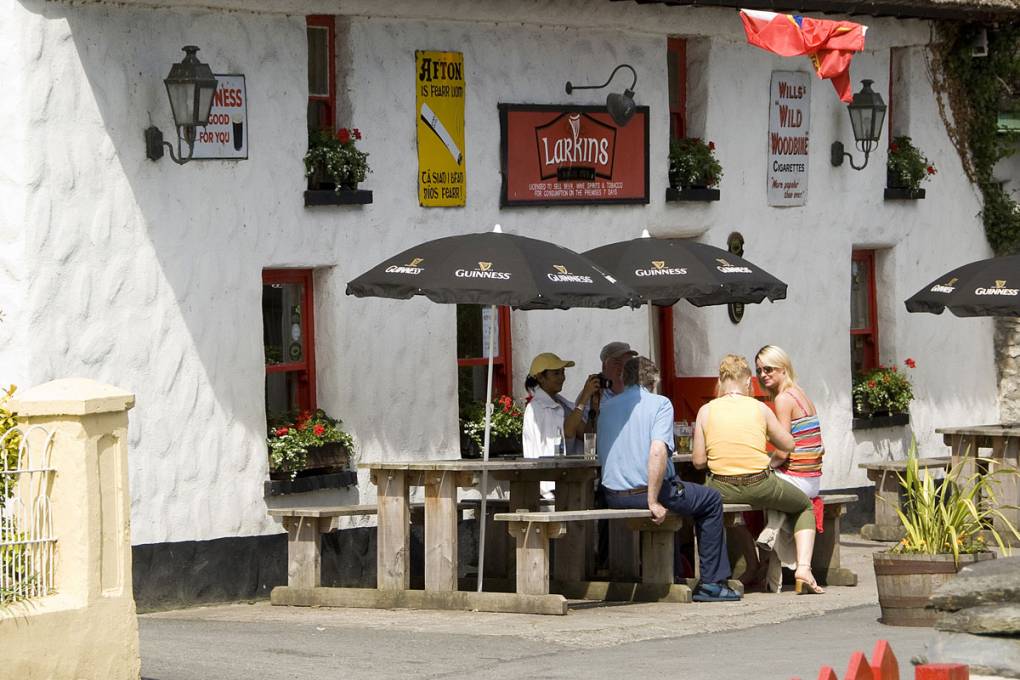 06-pub-lough-derg-1200x800